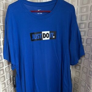 Nike Men's Blue T-Shirt